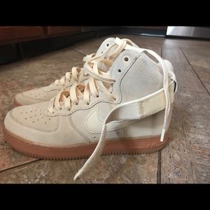 NEW women’s size 10 cream / tan Air Force ones